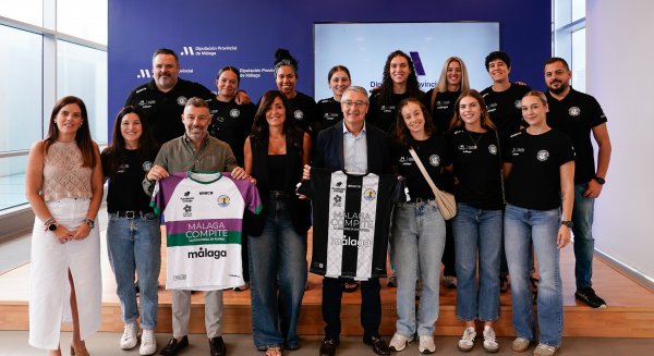 Salado recibe a las jugadoras del Club Balonmano Femenino Costa del Sol Málaga en el inicio de la temporada
