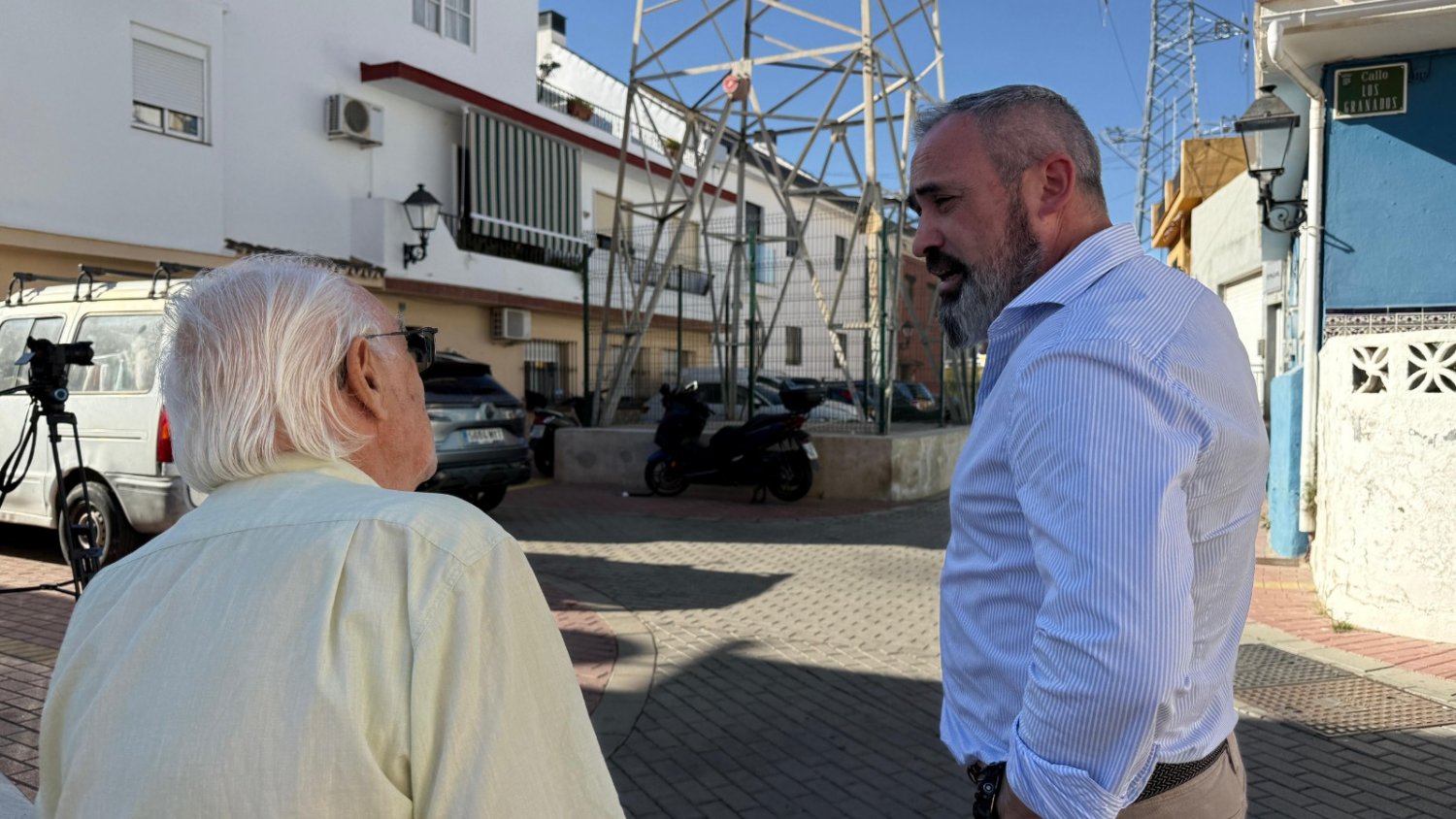 Vox reclama el soterramiento de las líneas de alta tensión en la barriada de Los Pacos