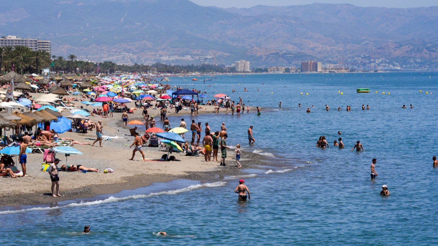 Torremolinos mejora en agosto las cifras de viajeros y pernoctaciones del pasado año e incrementa la estancia media de los turistas