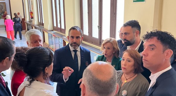 El PSOE tilda de 'anti democrática' la decisión de De la Torre de echar a todos los vecinos del pleno de Málaga