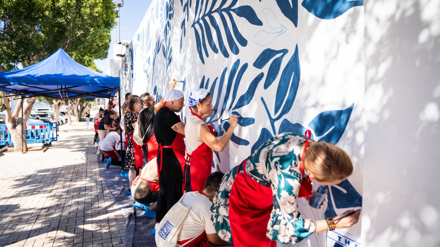 Ciudad Jardín cuenta con un nuevo mural decorativo que aúna la tradición cultural y la diversidad natural y artística de esta zona de Málaga