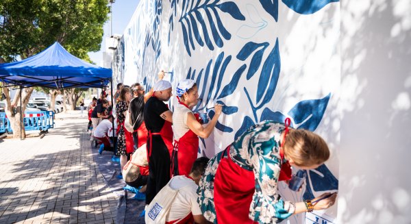 Ciudad Jardín cuenta con un nuevo mural decorativo que aúna la tradición cultural y la diversidad natural y artística de esta zona de Málaga