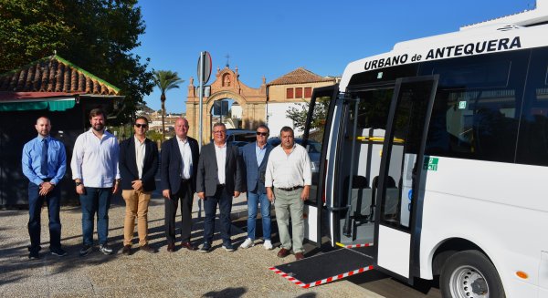 Antequera refuerza el servicio de transporte urbano con la incorporación de un nuevo vehículo para la Línea 2
