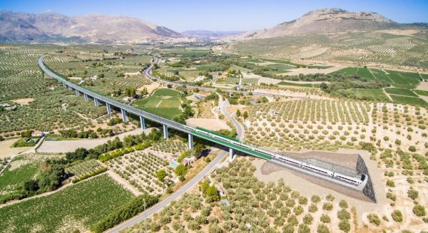 Transportes adjudica por 283,3 millones de euros la construcción de la plataforma del tramoValle del Genil, el último de la Variante de Loja