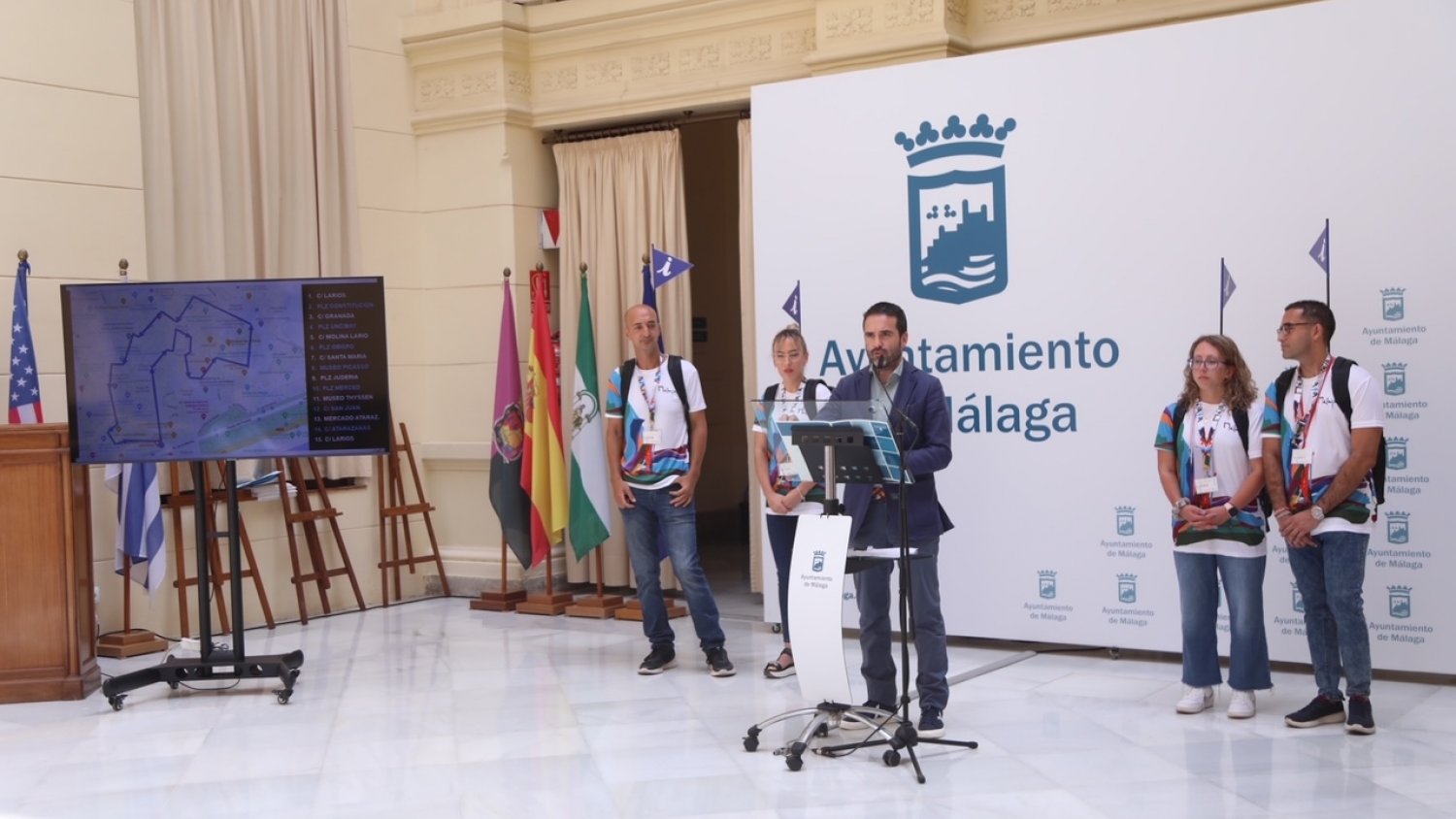 Málaga pone en marcha un servicio de información turística itinerante para atender a los visitantes