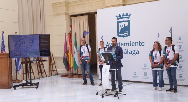 Málaga pone en marcha un servicio de información turística itinerante para atender a los visitantes