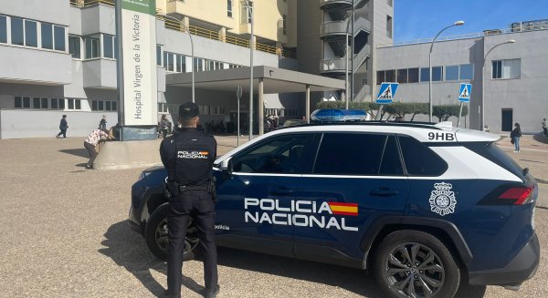 Detenido en Málaga a un hombre por apuñalar a un joven que continúa hospitalizado un mes después del ataque tras perder un riñón