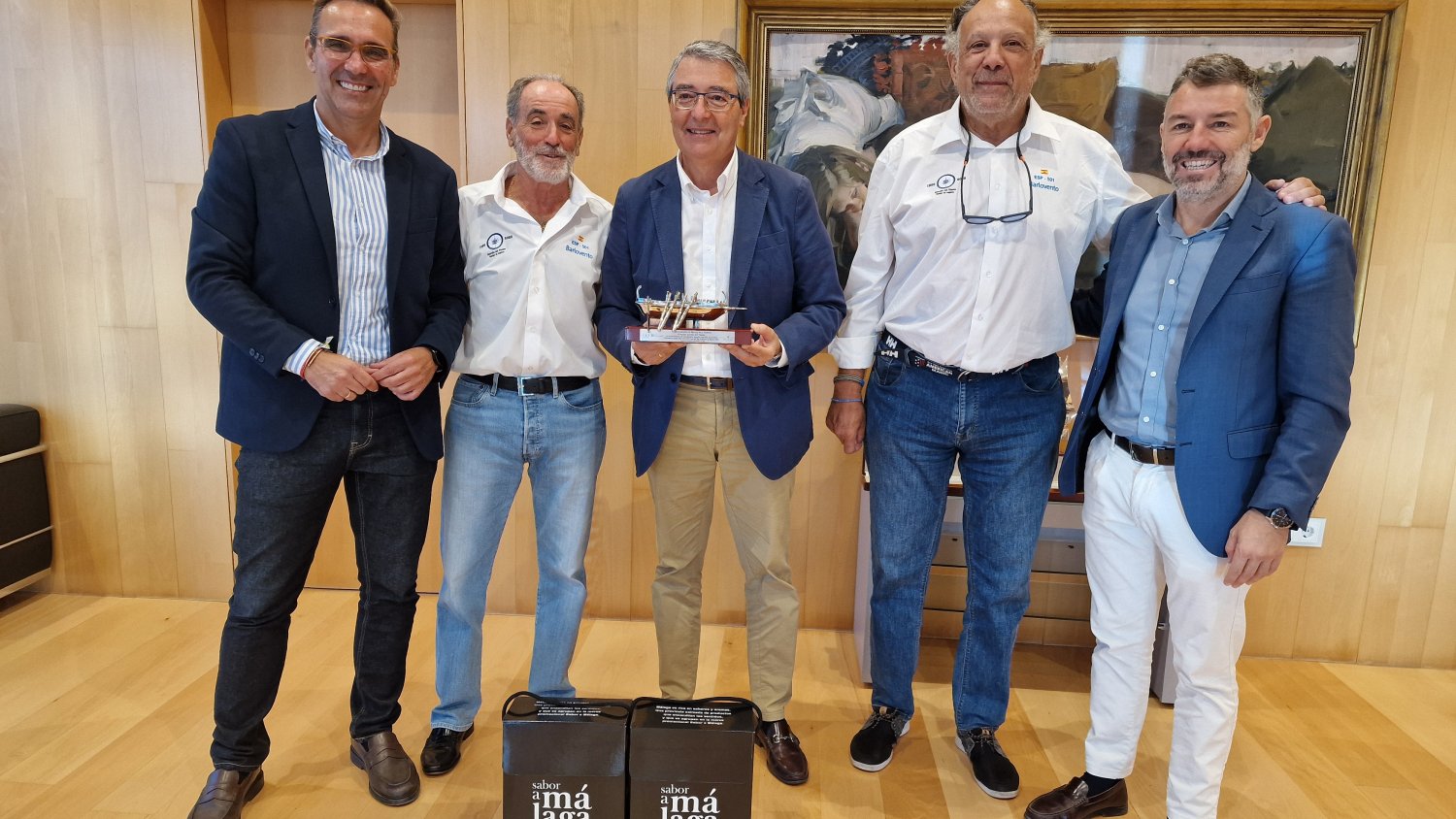 Salado recibe a la tripulación del Barlovento-Senda Azul, vencedor en la XXI Copa del Rey Repsol de Barcos de Época celebrada en Menorca