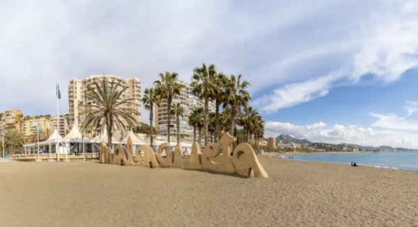 El Ayuntamiento de Málaga renovará y ampliará el sistema de megafonía de las playas