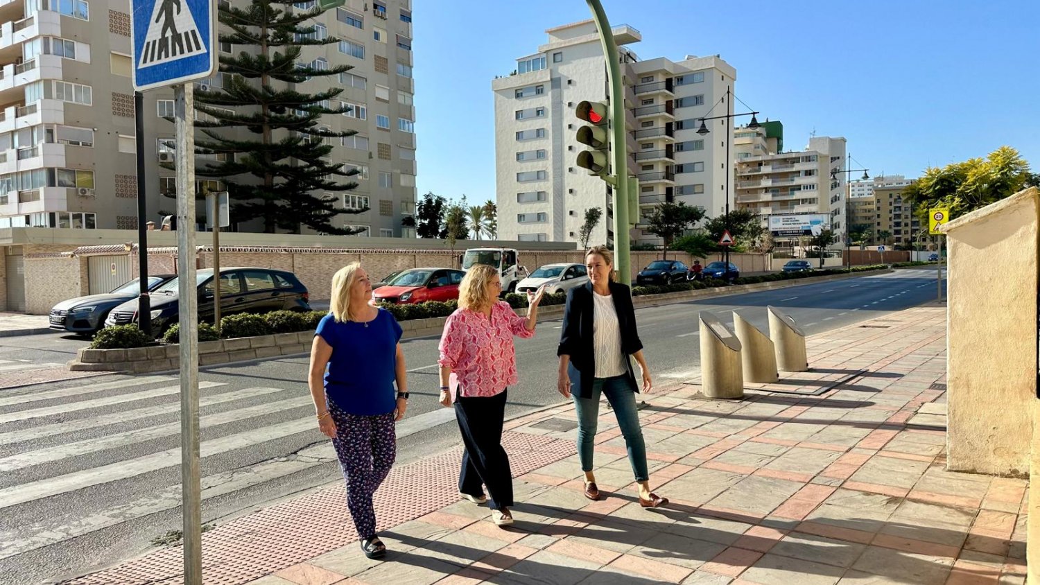 El Ayuntamiento de Fuengirola amplía la avenida de las Gaviotas y mejora la imagen con la demolición de la antigua pasarela peatonal de la N-340