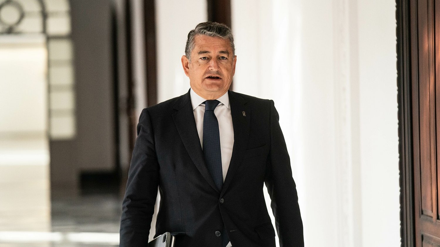 Moreno encomienda a Sanz las competencias en Sanidad para lo que queda de legislatura en Andalucía