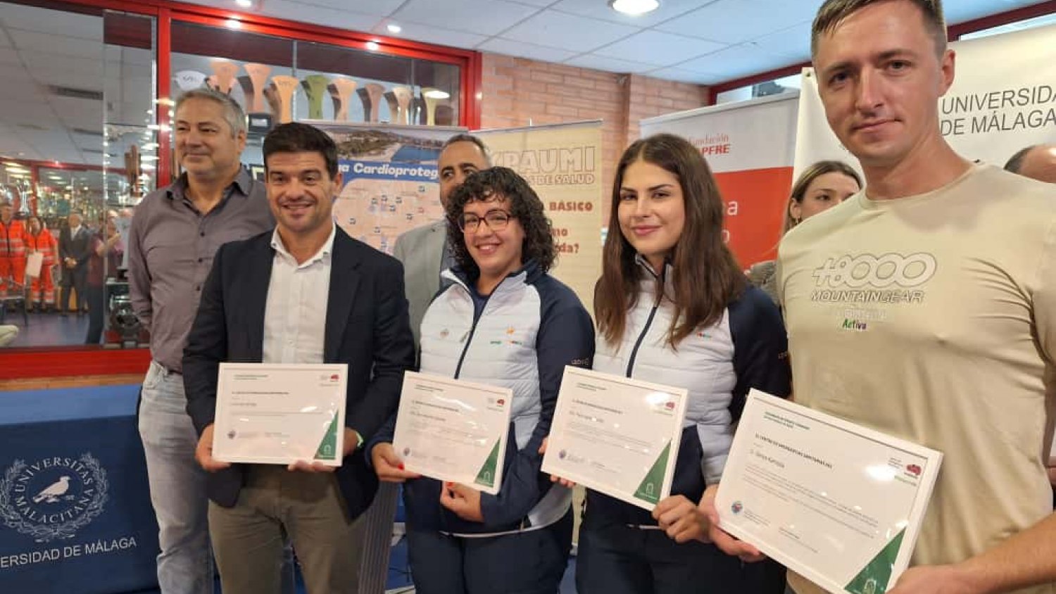 Reconocen al Caminito del Rey por su dotación en reanimación cardiorrespiratoria y a tres trabajadores por salvar la vida a un visitante