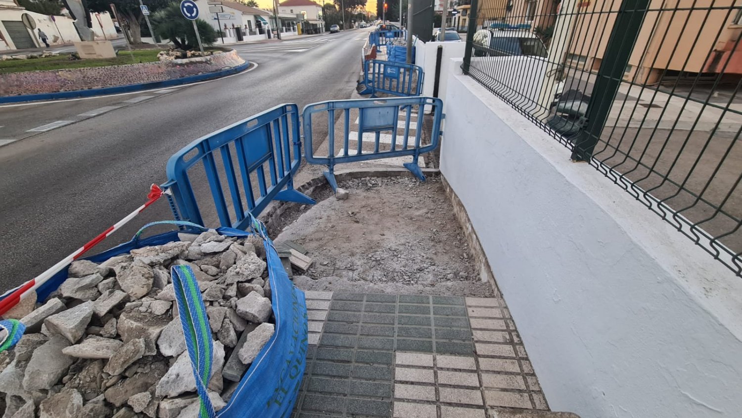 Rincón de la Victoria inicia las obras de mejora de accesibilidad en la Avenida de la Torre, de la Axarquía y calles adyacentes