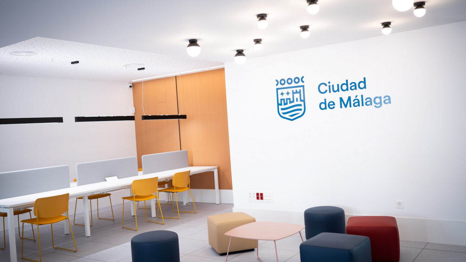  El Ayuntamiento abre una nueva sala de estudio en la avenida Ingeniero José María Garnica con casi un centenar de plazas de uso gratuito para estudiantes y opositores