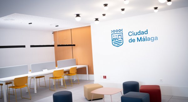  El Ayuntamiento abre una nueva sala de estudio en la avenida Ingeniero José María Garnica con casi un centenar de plazas de uso gratuito para estudiantes y opositores