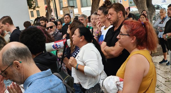 Con Málaga exige acabar con el desamparo de los menores ante los desahucios y propone un plan integral de respuesta habitacional