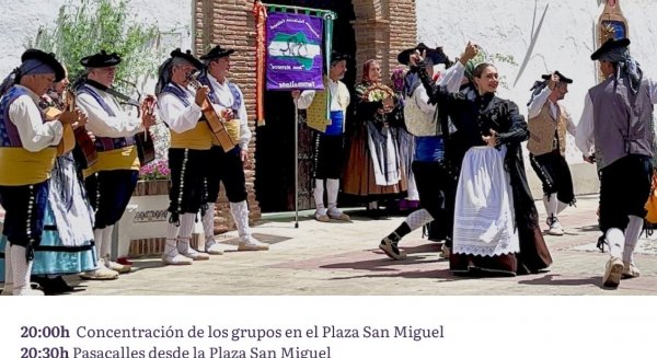 El XI Festival Folclórico de Torremolinos reúne a asociaciones de baile de Argelia, Tenerife o Argamasilla de Alba