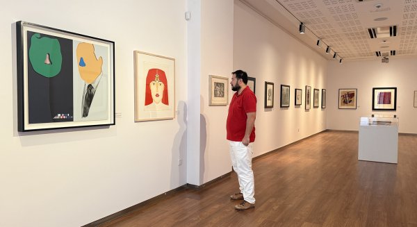 La exposición de maestros del grabado contemporáneo de la colección de arte de Fundación Unicaja recala en Antequera