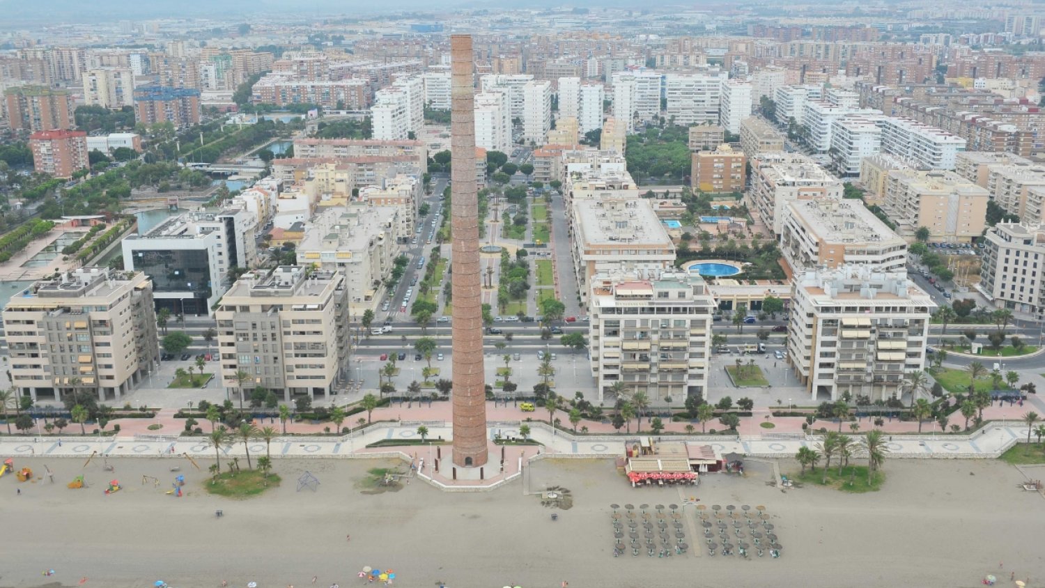 El plan de renovación del alumbrado de Carretera de Cádiz consigue reducir el consumo energético en más de un 50%