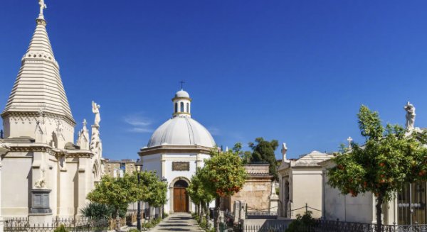 Los cementerios amplían su horario desde mañana para facilitar la visita por el Día de Todos los Santos