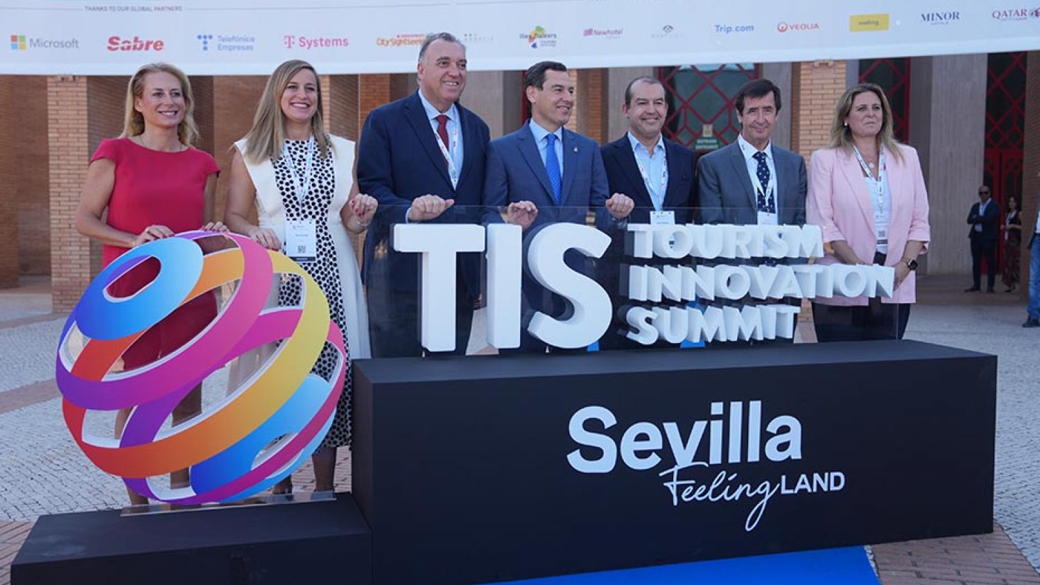 Moreno defiende la 'vía andaluza' del Turismo: un modelo que aúne 'patrimonio, empleo y convivencia'