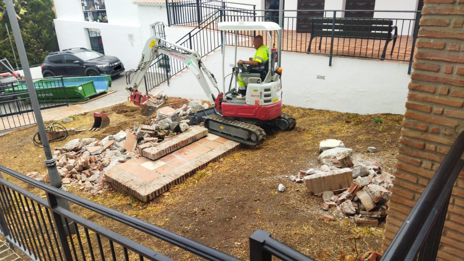 El Ayuntamiento de Rincón de la Victoria acomete mejoras en las instalaciones del cementerio de La Cala del Moral