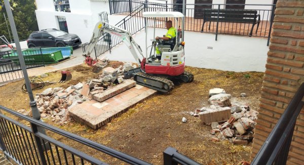 El Ayuntamiento de Rincón de la Victoria acomete mejoras en las instalaciones del cementerio de La Cala del Moral