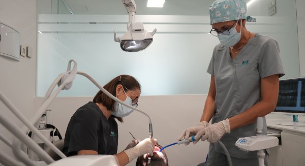 Marbella y Estepona, entre los destinos más demandados por los británicos para el turismo dental