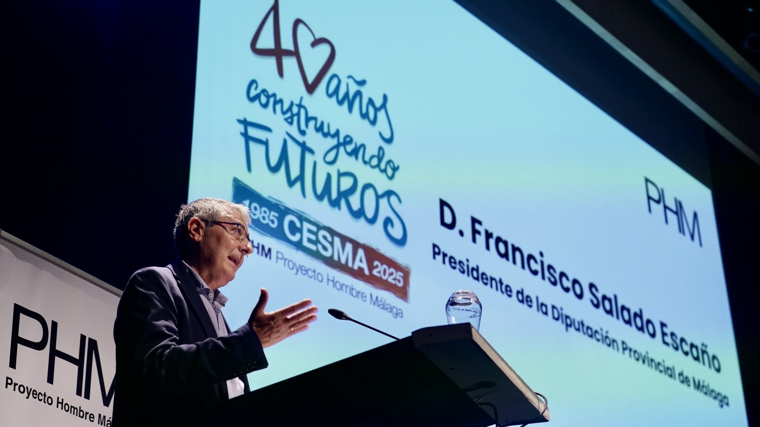 Salado destaca la trayectoria de Proyecto Hombre para prevenir, rehabilitar y reinsertar a personas con adicciones durante los 40 años que lleva en Málaga