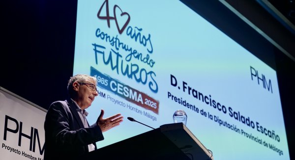 Salado destaca la trayectoria de Proyecto Hombre para prevenir, rehabilitar y reinsertar a personas con adicciones durante los 40 años que lleva en Málaga
