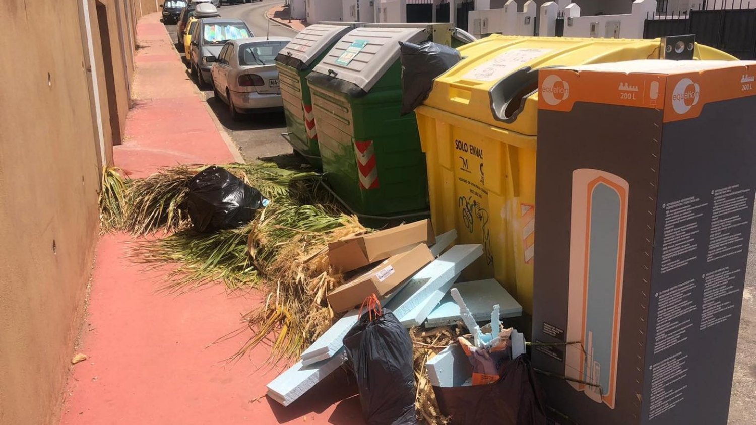 La Policía Local de Rincón de la Victoria desarrolla una campaña de control de residuos de enseres y podas en la vía pública
