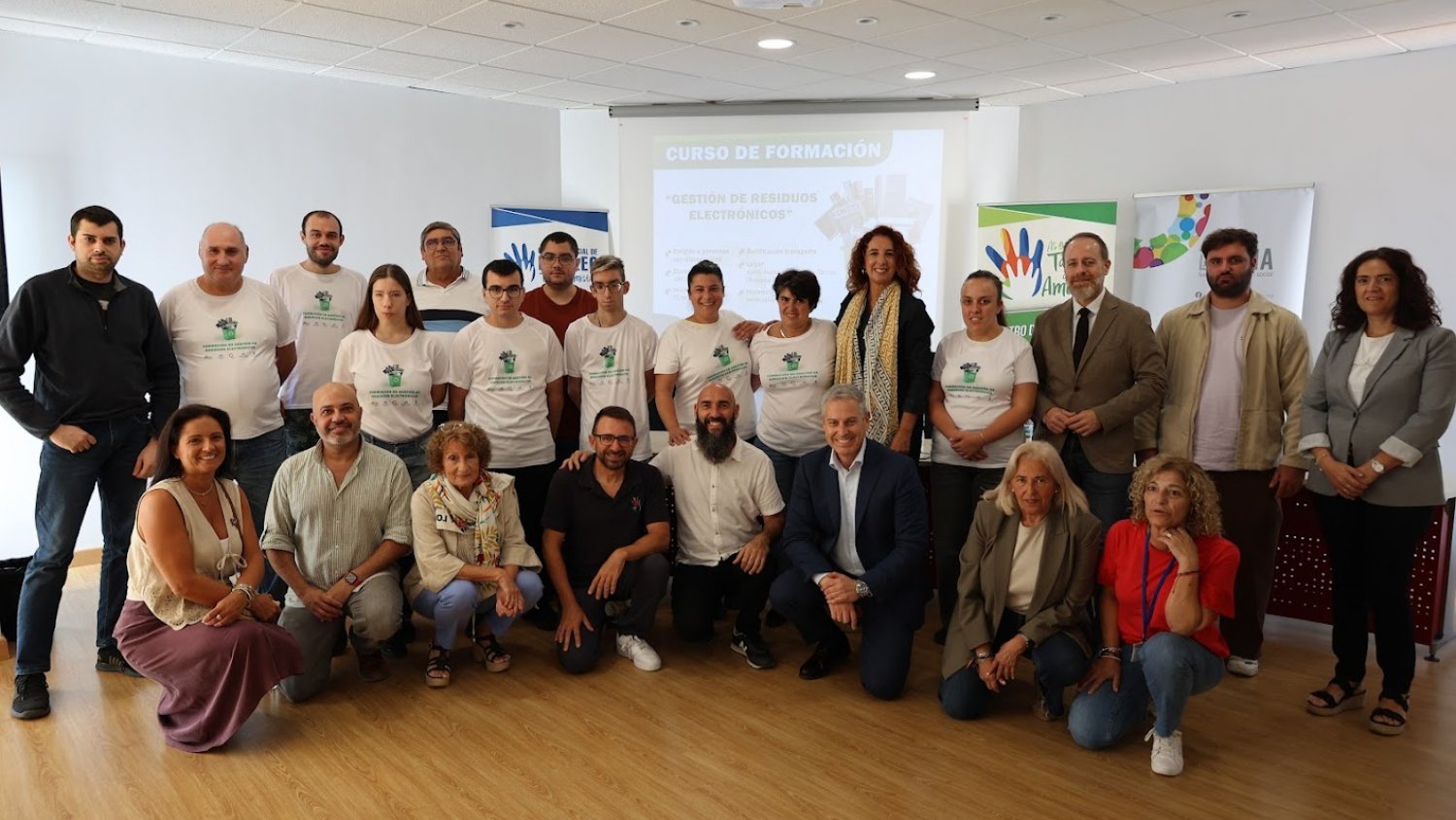 Una quincena de personas con discapacidad intelectual se forman en gestión de residuos electrónicos gracias a La Noria de la Diputación