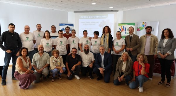 Una quincena de personas con discapacidad intelectual se forman en gestión de residuos electrónicos gracias a La Noria de la Diputación