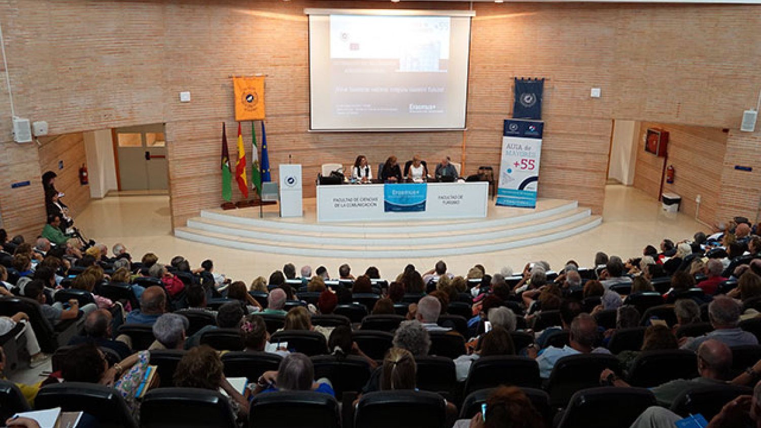 El Aula de Mayores expone y celebra su programa Erasmus+