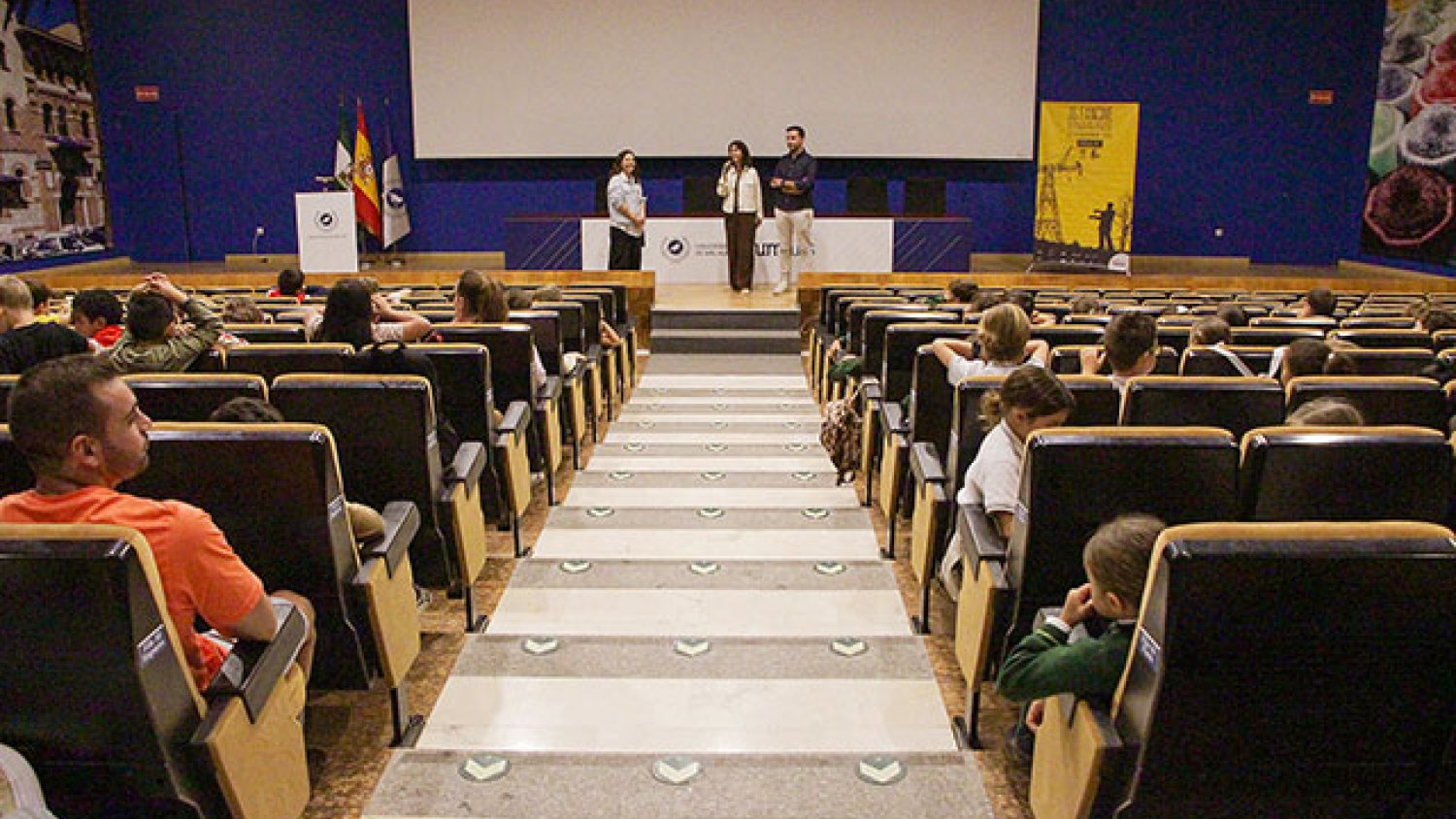 Dos mil escolares participan en el Proyecto Pedagógico del 35 FANCINE en el Paraninfo de la UMA