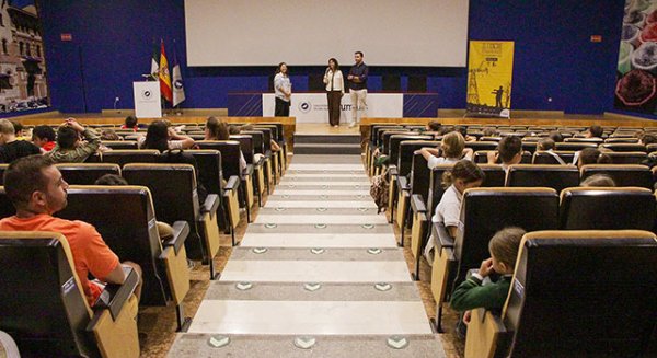 Dos mil escolares participan en el Proyecto Pedagógico del 35 FANCINE en el Paraninfo de la UMA