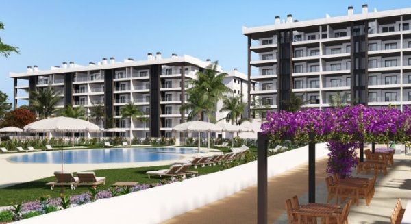 Los compradores nacionales de vivienda impulsan la demanda en la Costa del Sol y la Costa Blanca