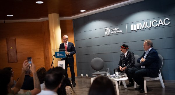 La exposición de Frank Rebajes en el MUCAC La Coracha repasa la trayectoria del artista en su etapa en Nueva York y en Málaga