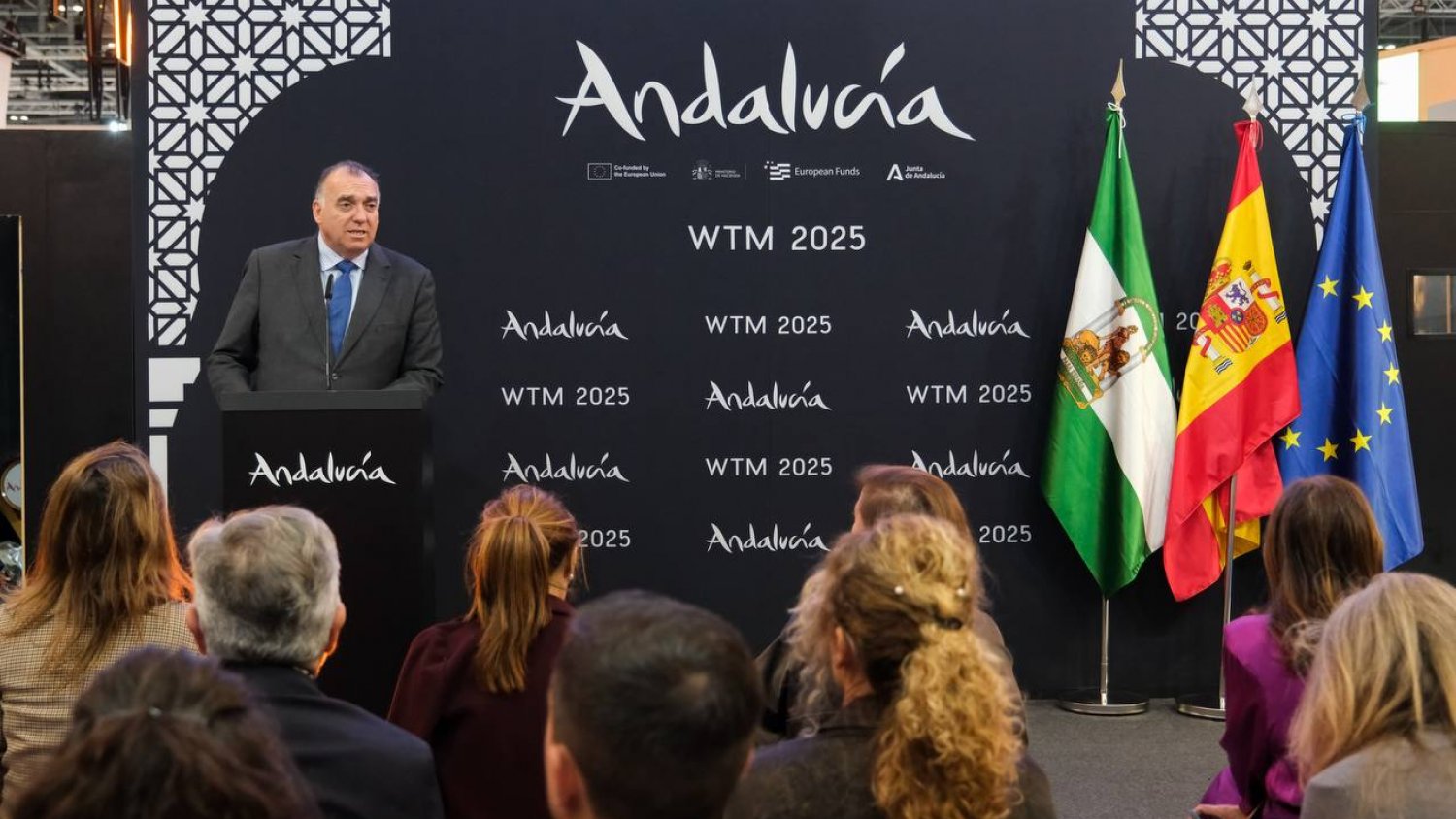 Andalucía supera por primera vez el medio millón de empleados en el turismo con 9.500 millones de ingresos durante el verano