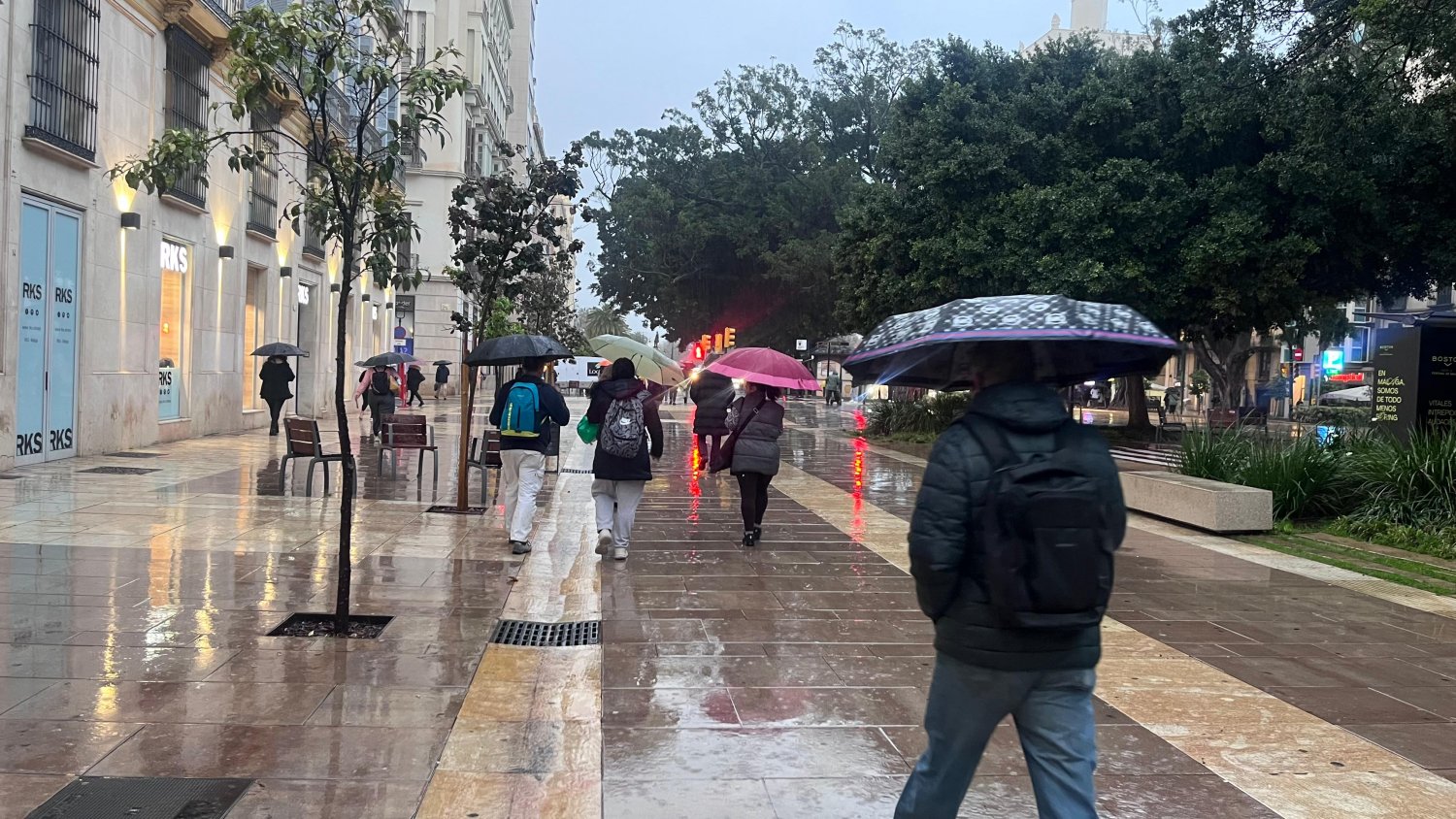 Aemet activa la alerta naranja por lluvias en la mitad occidental de Málaga este miércoles