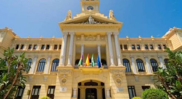 El Ayuntamiento inicia las actuaciones de renovación del acerado en la calle Villanueva de Tapia para mejorar la accesibilidad y la seguridad peatonal