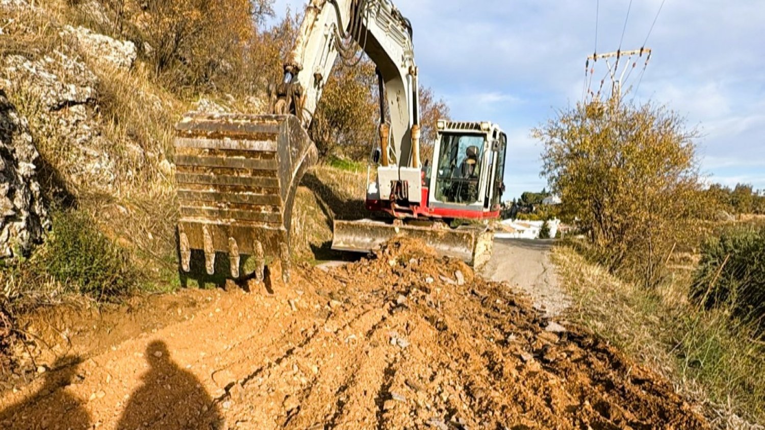 El Ayuntamiento comienza las obras de arreglo del camino de Ronda a Cartajima, dañado por los últimos temporales