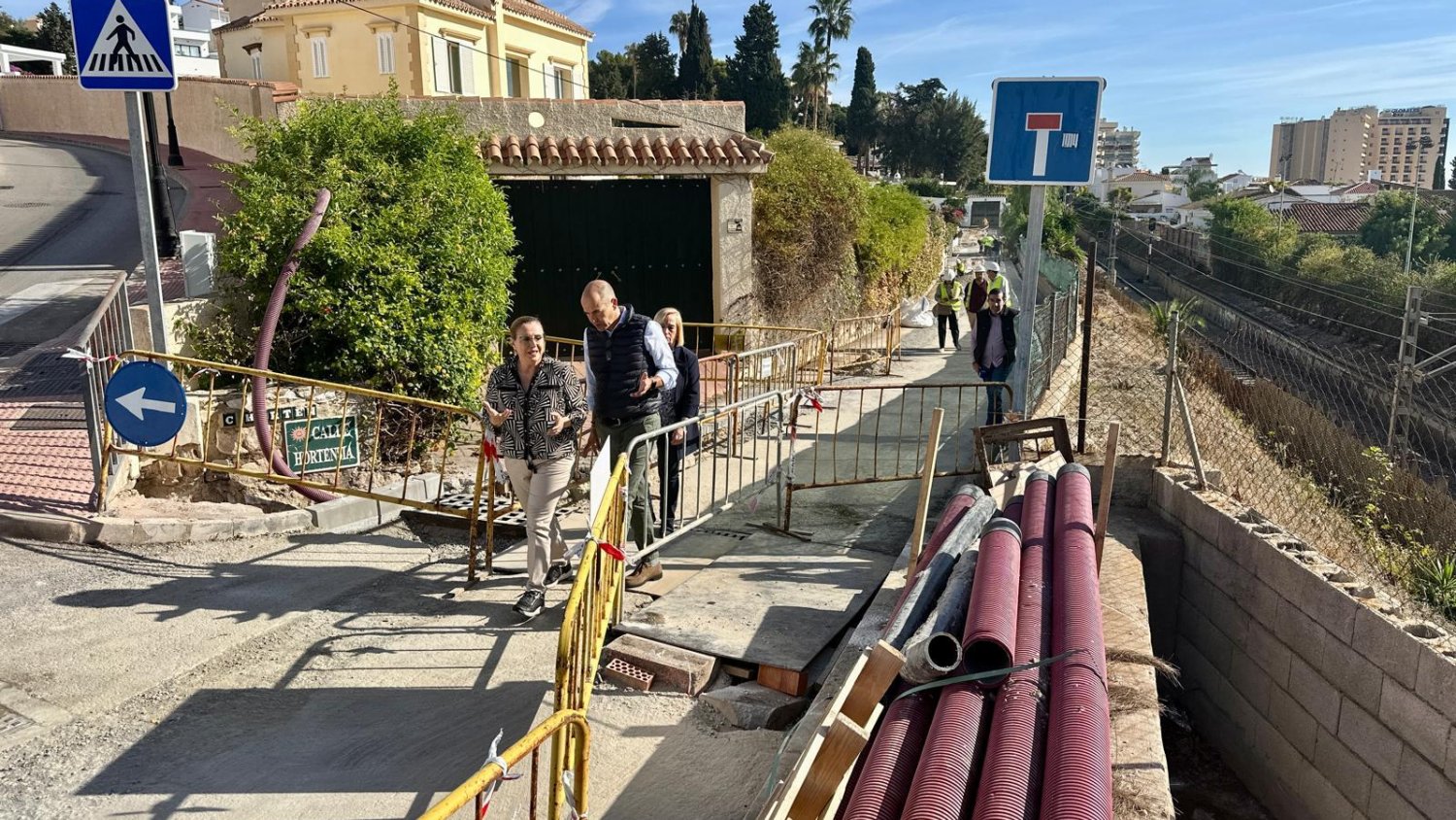 El Ayuntamiento de Fuengirola avanza en la remodelación viaria de Torreblanca con la reforma de la calle Hortensia