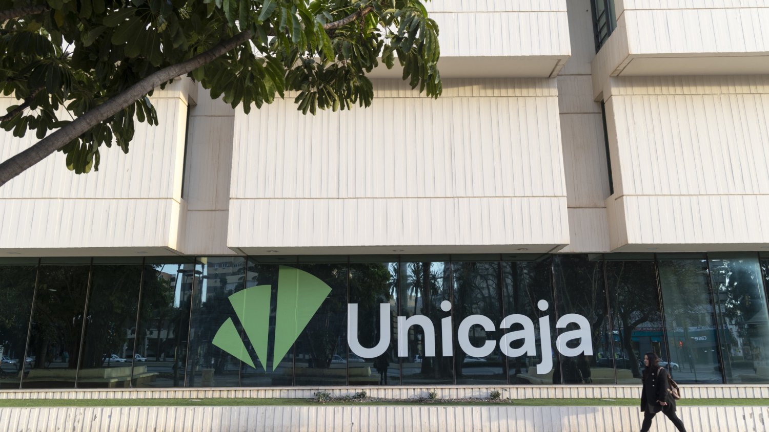 Unicaja se suma al Black Friday: reduce el precio de sus préstamos preconcedidos y devuelve el 5% de las compras online con Bizum 