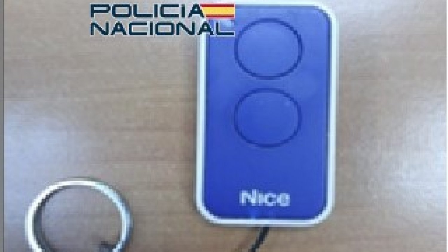 Detenido un varón reincidente por cinco robos en interior de vehículos mediante un mando inhibidor