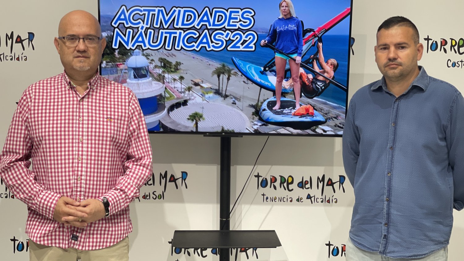 Torre del Mar presenta su programa de actividades náuticas y deportes en la playa