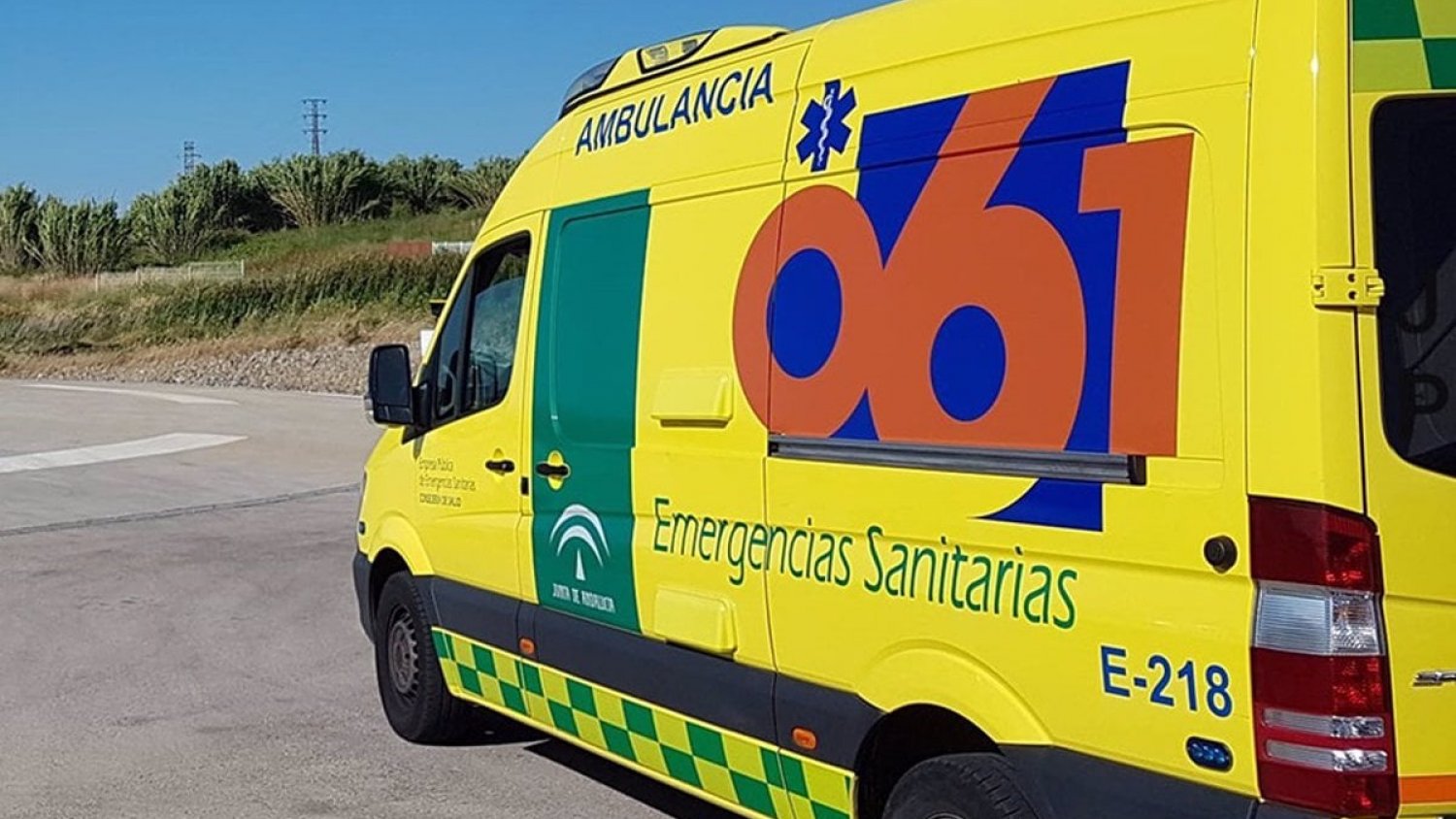 Once heridos en un choque frontal entre una ambulancia y un turismo en Cuevas del Becerro