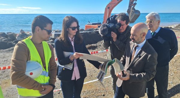 El Gobierno ejecuta actuaciones para recuperar y ampliar 600 metros cuadrados la playa de Chilches