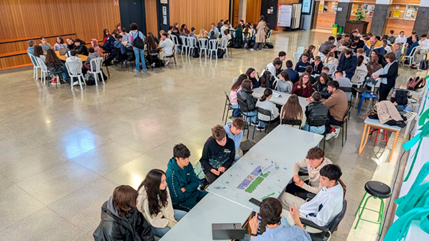 Un centenar de preuniversitarios comparten desayuno con investigadores de la Universidad de Málaga