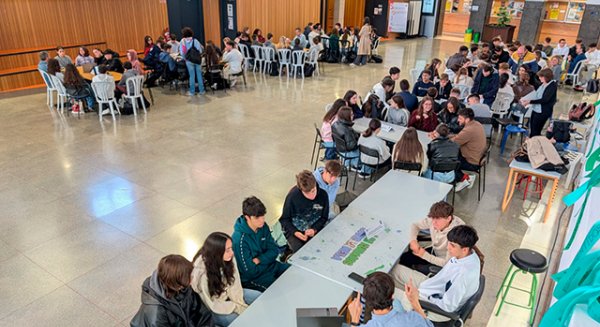 Un centenar de preuniversitarios comparten desayuno con investigadores de la Universidad de Málaga